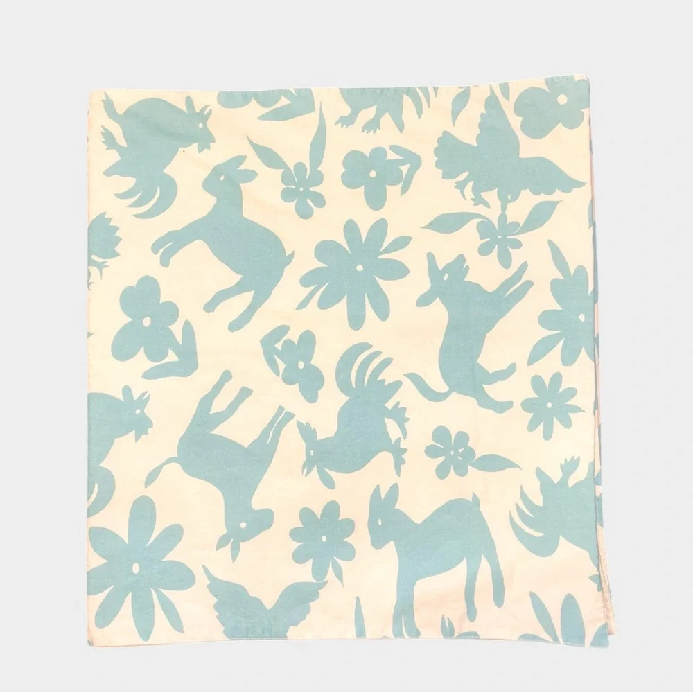 POTTERY BARN farmhouse animal & floral White/Teal Cotton Rectangle Table Runner